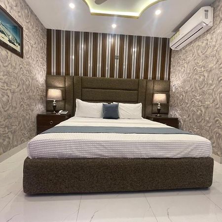 Hotel Croydon International Равалпинди Екстериор снимка