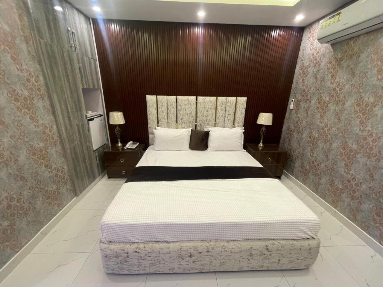 Hotel Croydon International Равалпинди Екстериор снимка
