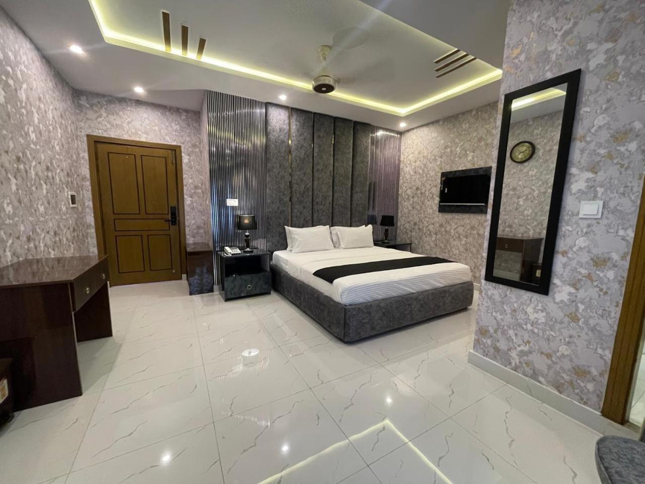 Hotel Croydon International Равалпинди Екстериор снимка