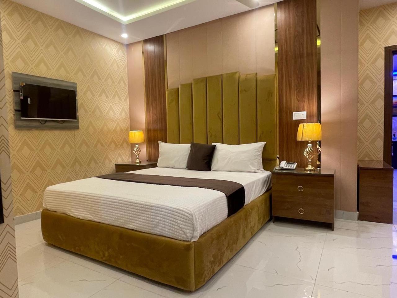 Hotel Croydon International Равалпинди Екстериор снимка