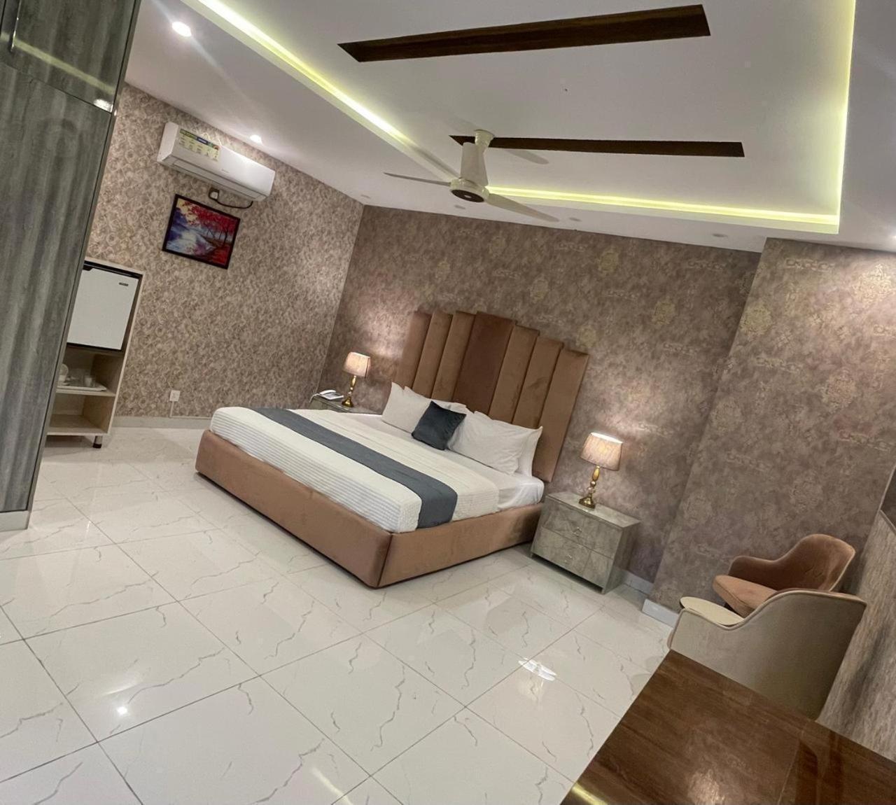 Hotel Croydon International Равалпинди Екстериор снимка