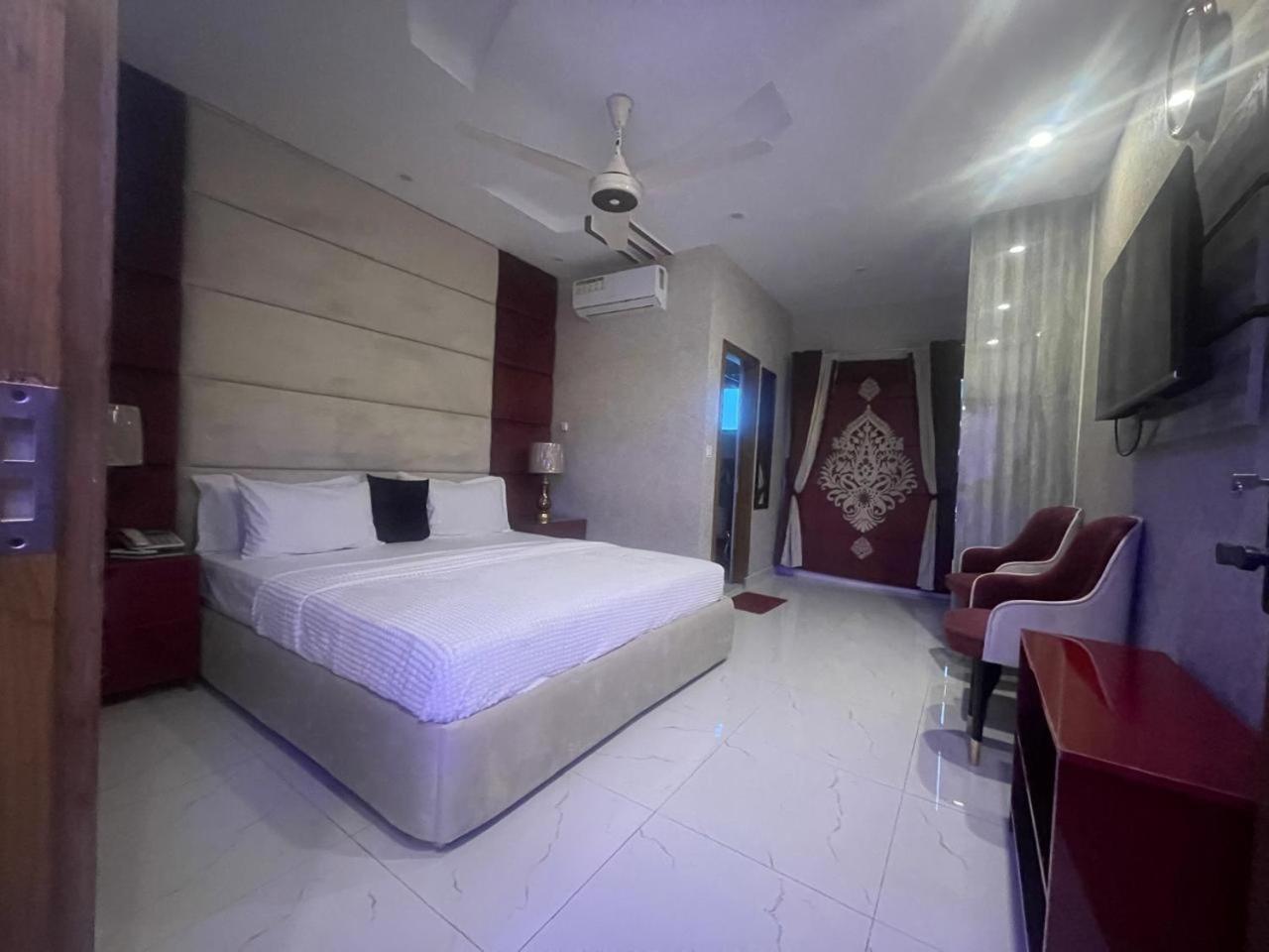 Hotel Croydon International Равалпинди Екстериор снимка